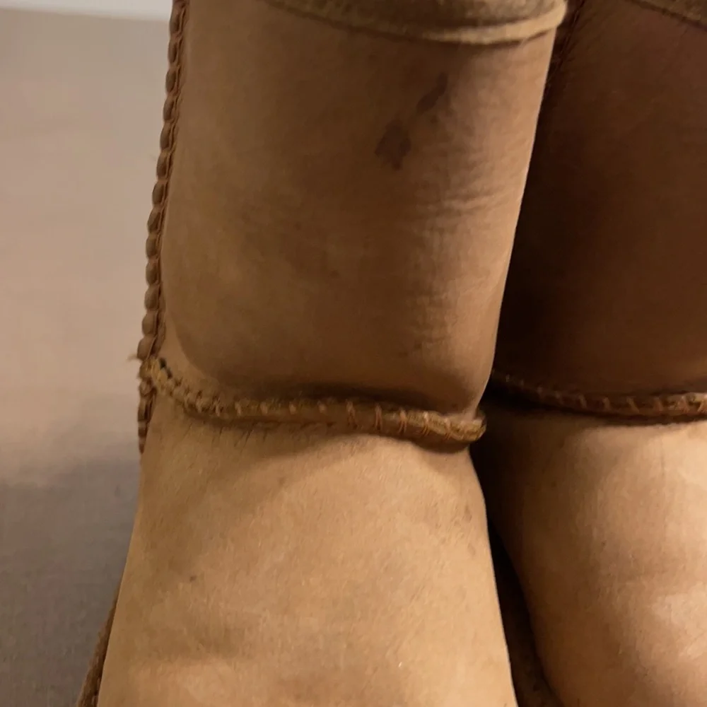 UGG Kids Chestnut Short Shearling Boots
